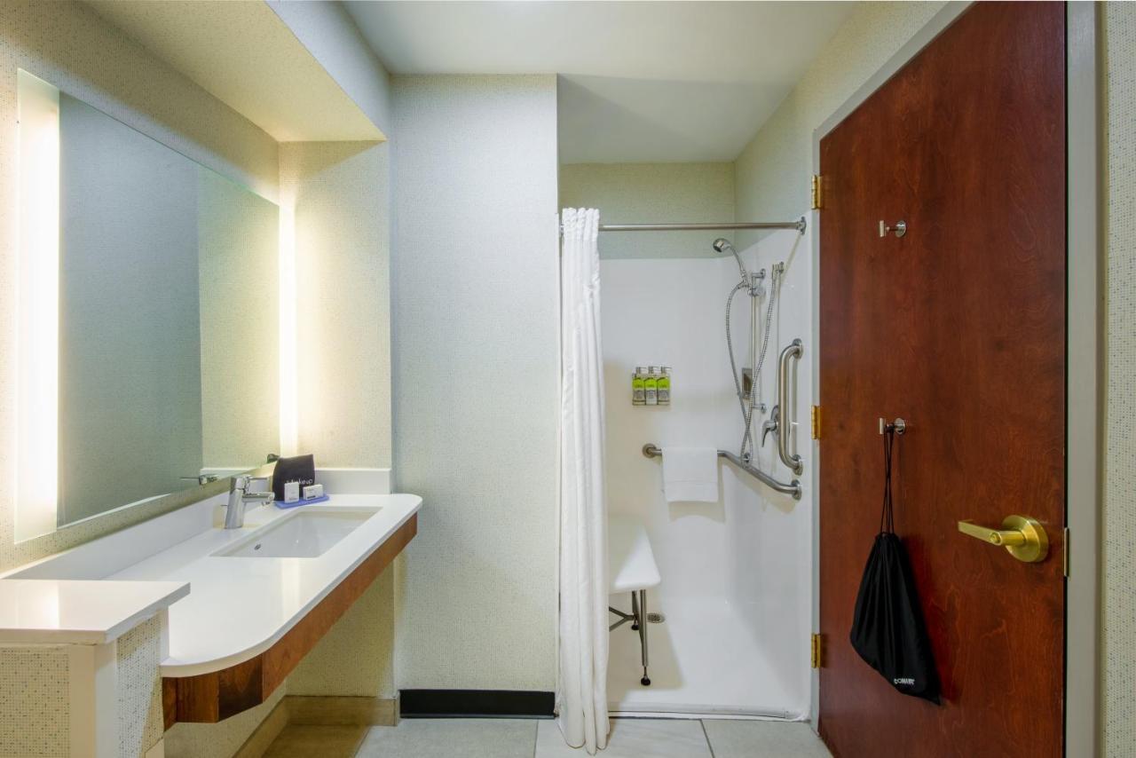 Express & Erie An Ihg Resort North East